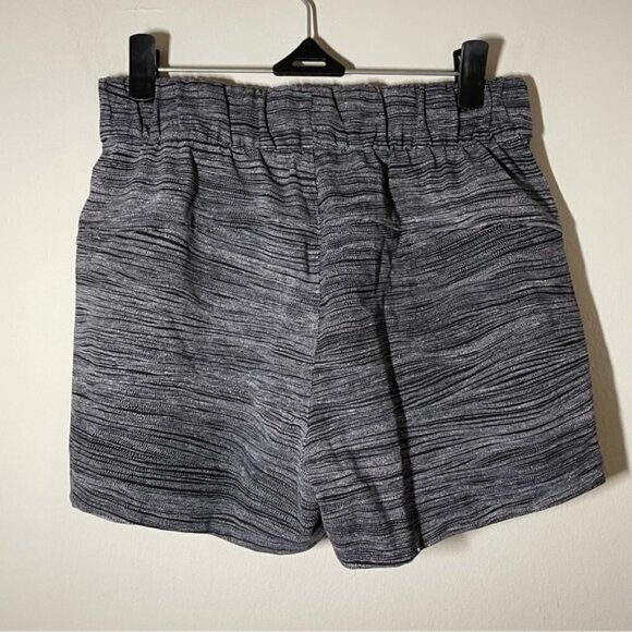 Lululemon On The Fly Short size 4 Bit Point Ice Grey Black - Picture 7 of 8